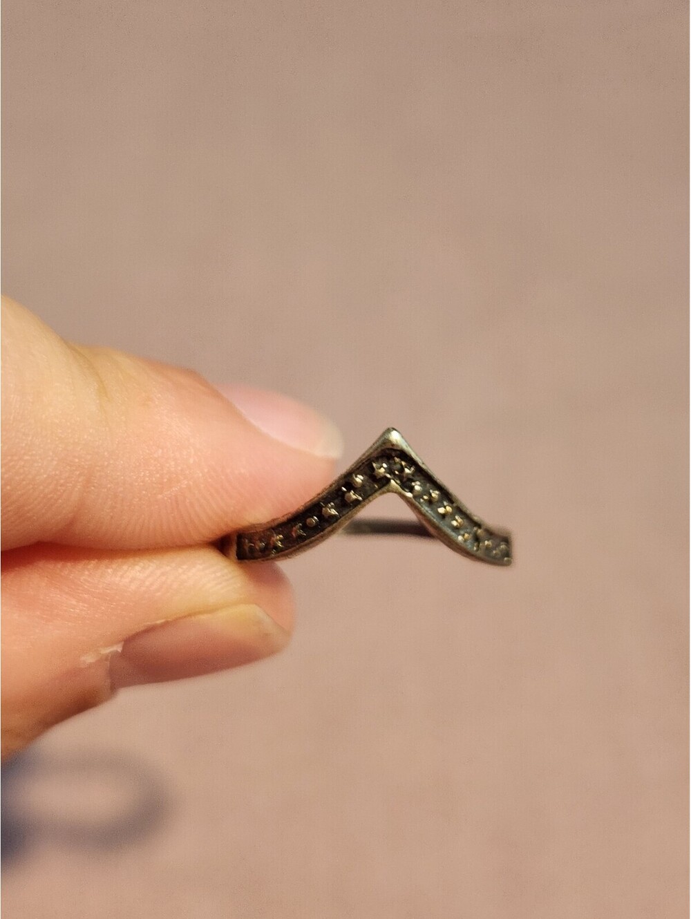 Vintage Chevron Shaped Sterling Silver Ring with Black Stones